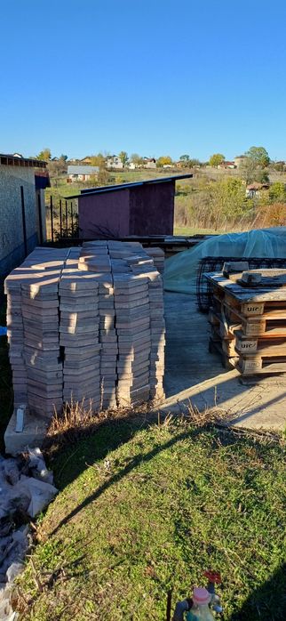 Vând teren la Sărbătoarea