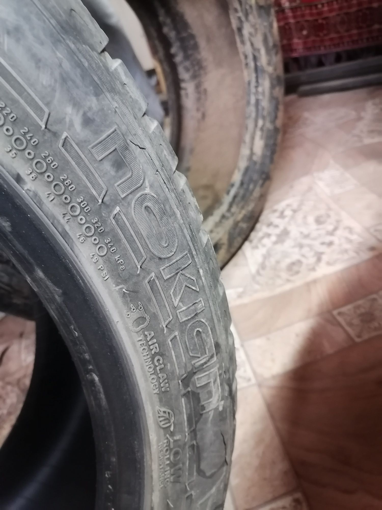 Nokian 275на40 r20