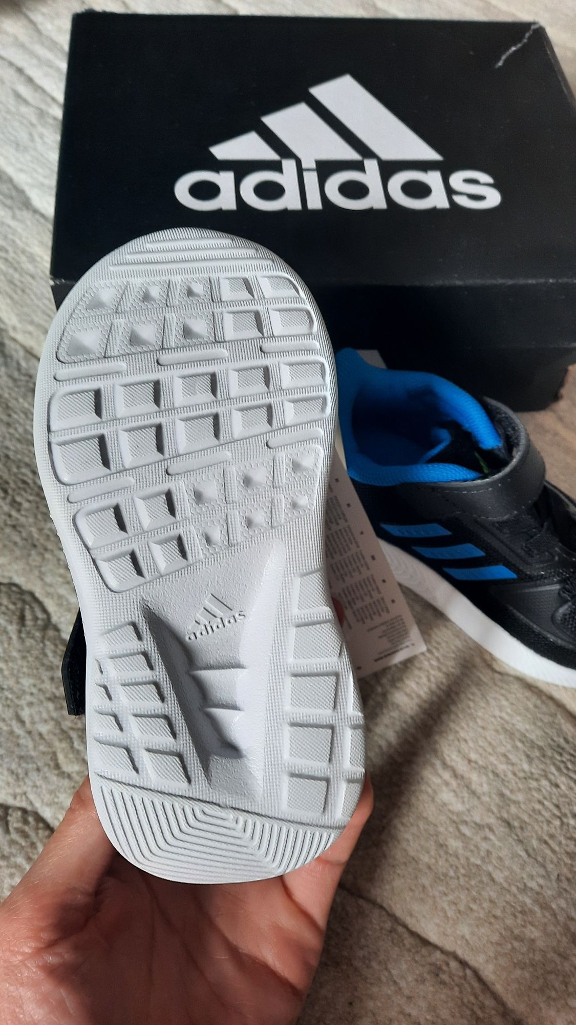 Чисто нови маратонки Adidas 20н.