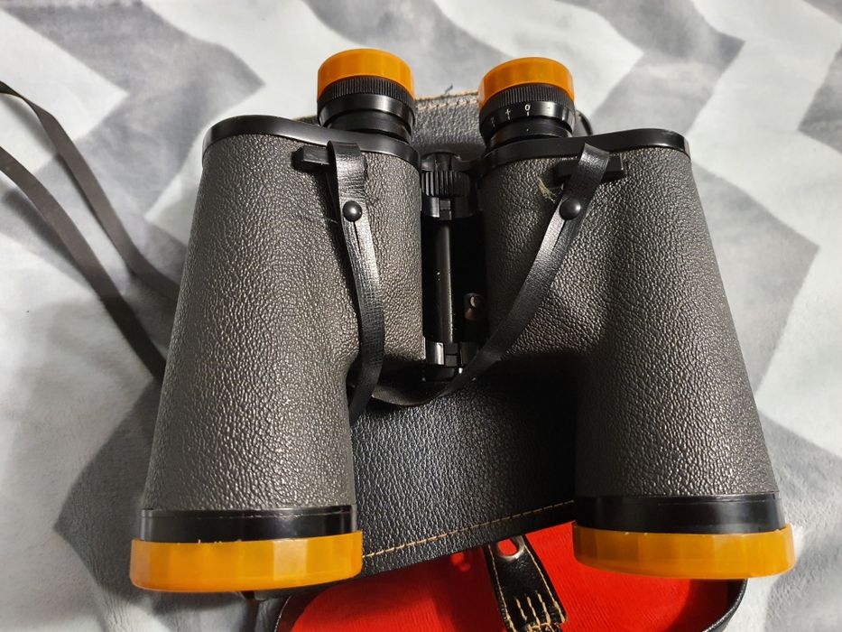 Vand binoclu 10×50