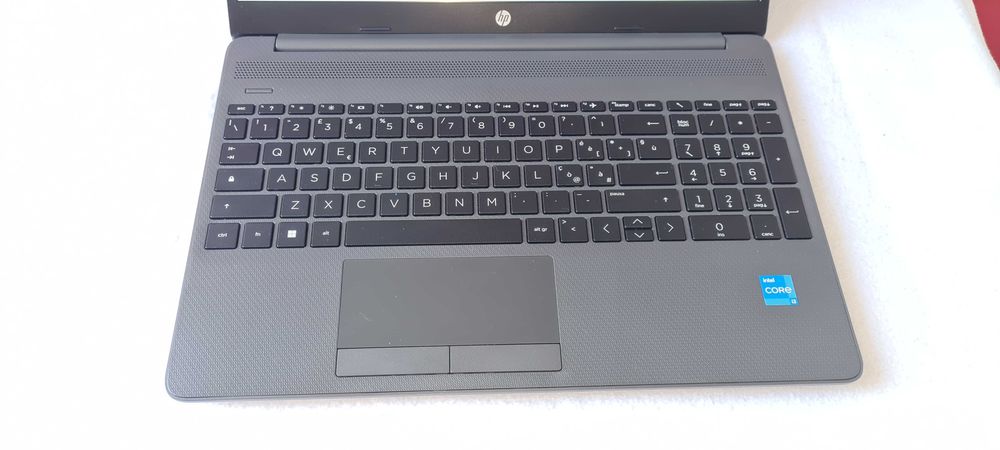HP ultra slim i3 a-12-a cu 8 gb ram