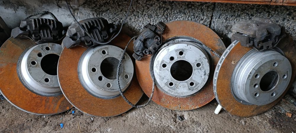 Bmw e90/91 дискове-апарати и накладки от 330d