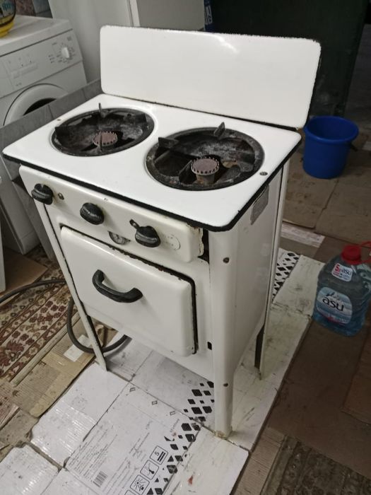 Продам газовую плиту