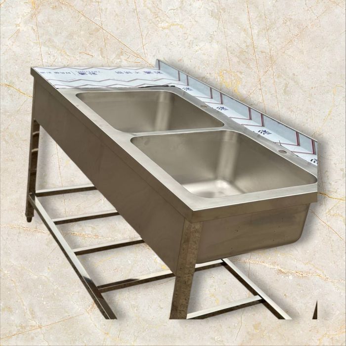 Двухсекционная мойка из нержавейки (INOX)