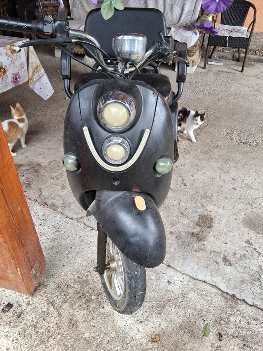 Vand caruț electric