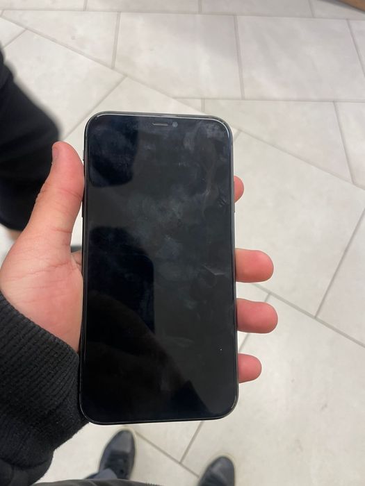 Продам Айфон 11