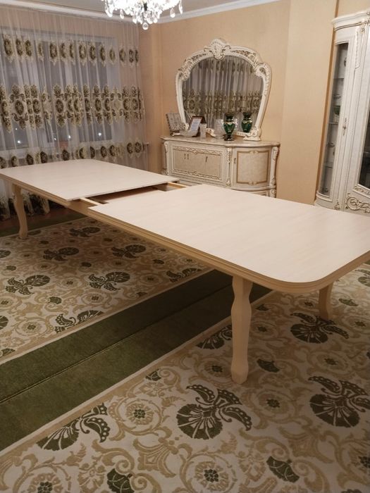 Продам стол гостинный