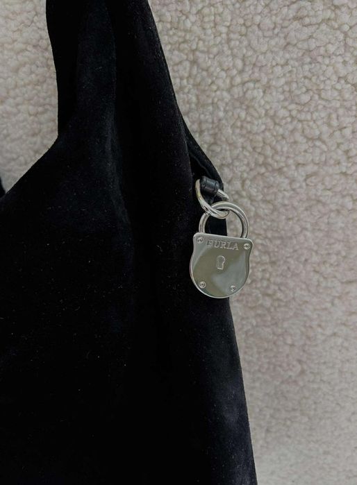 Furla Hobo голяма черна велурена чанта хобо