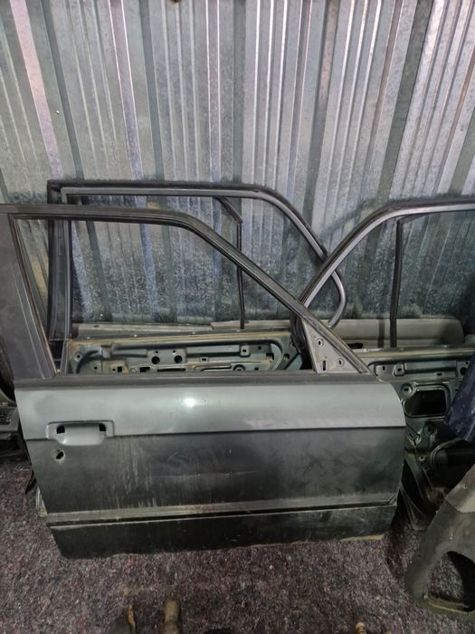 Продам двери БМВ Е30