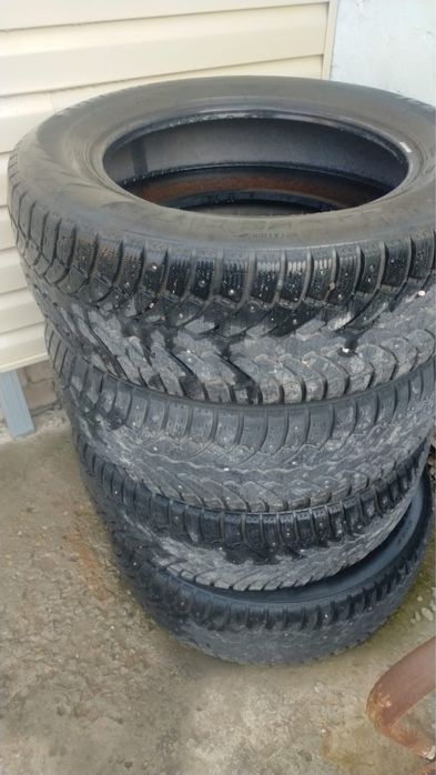 Продам комплект зимних шин