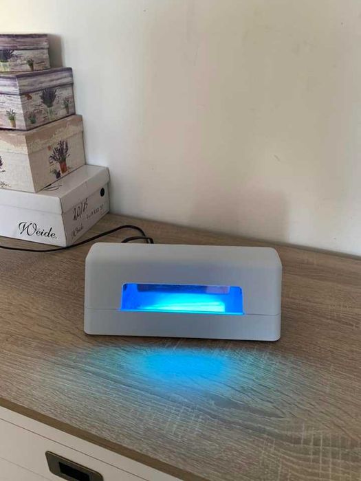 Продавам Лампа за гел лак за нокти , в мн добро състояние - 25.00 лв