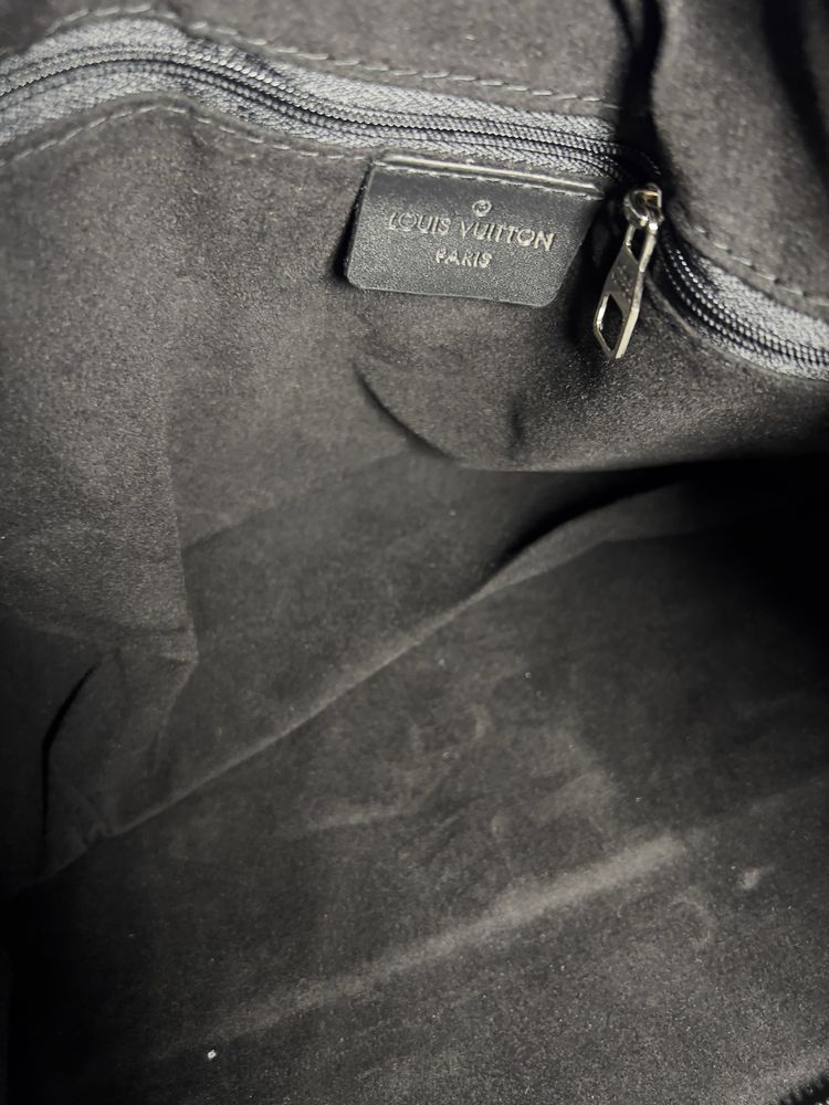 Louis Vuitton Сак със Сертификати