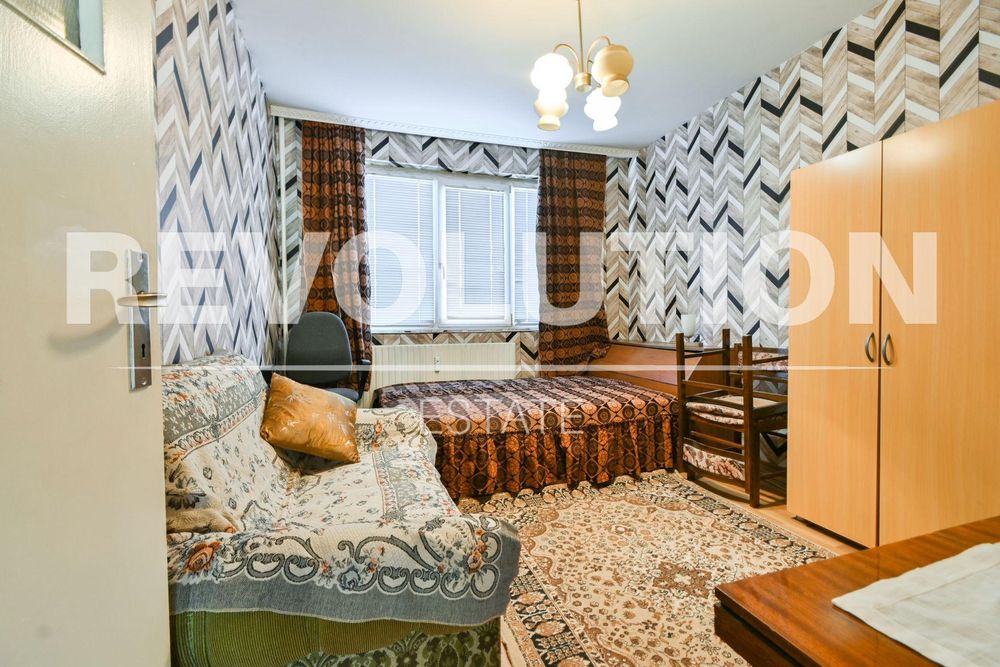 Тристаен апартамент в ж.к. Разсадника.