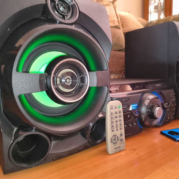 блютуз колони SONY акустическая система в отличном состоянии.