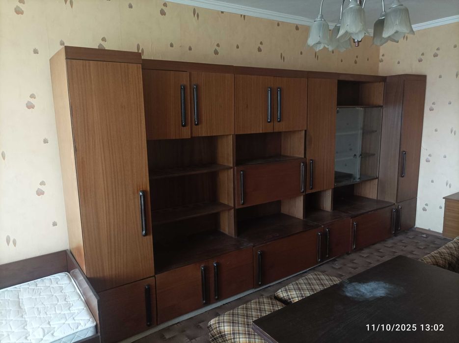ПРОДАВАМ мека мебел и секция към нея