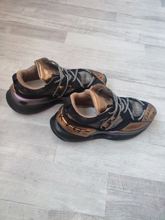 Дамски черни маратонки