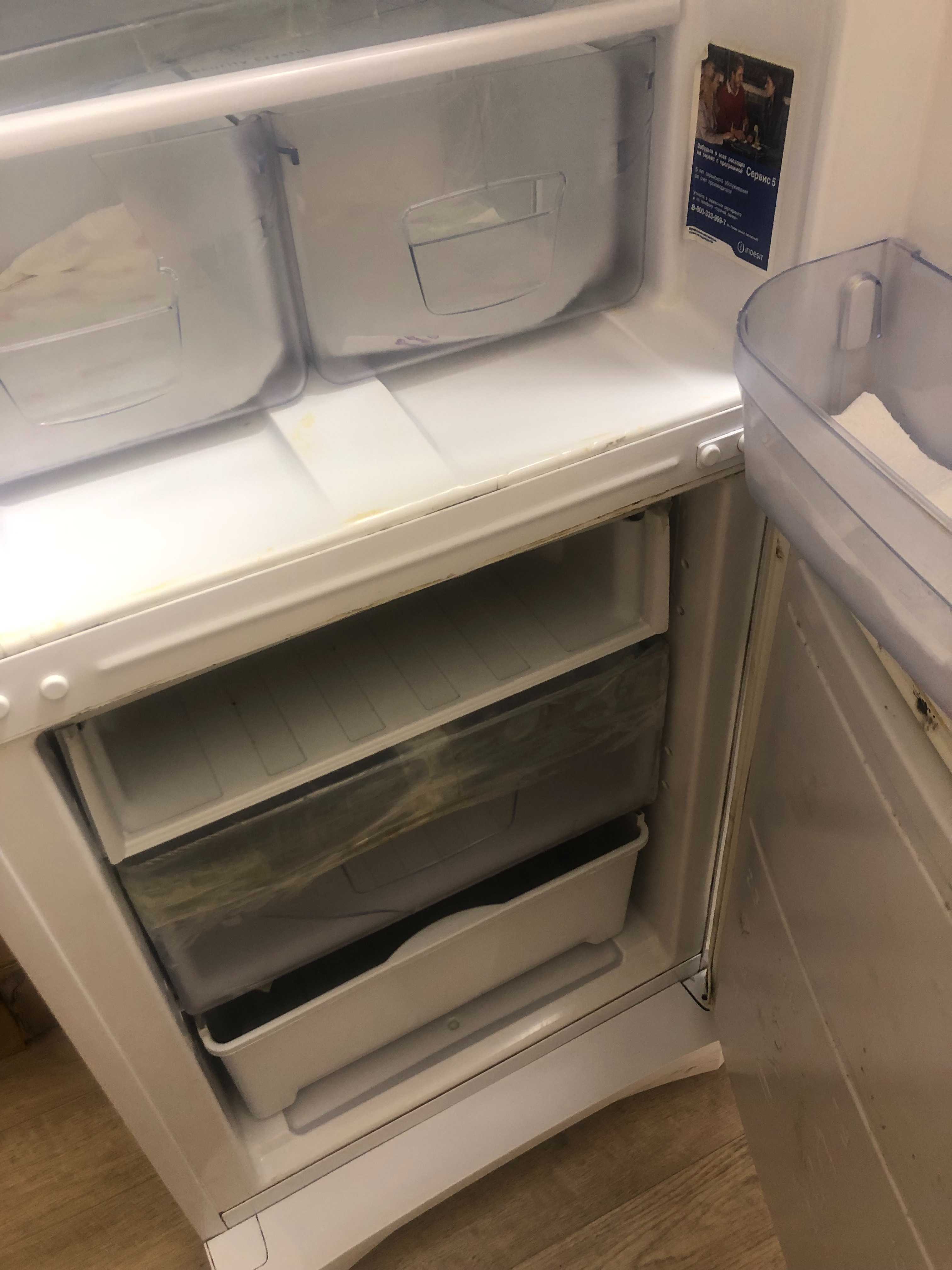 Холодильник Индезит, требующий ремонта или на запчасти