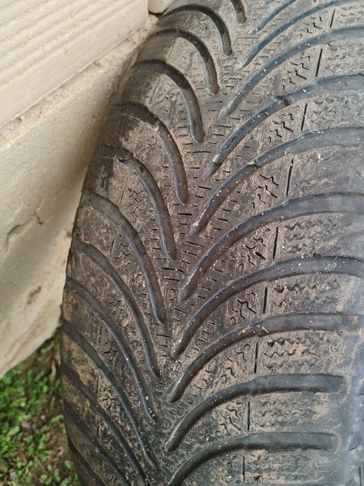 Всесезонни гуми 15"