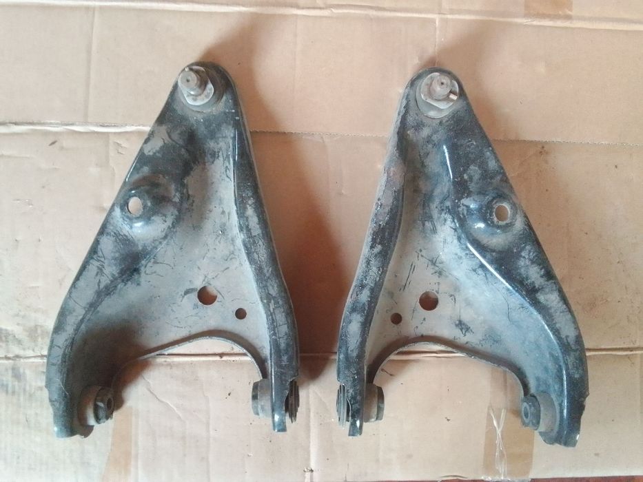 Лада Ларгус передний рычаг