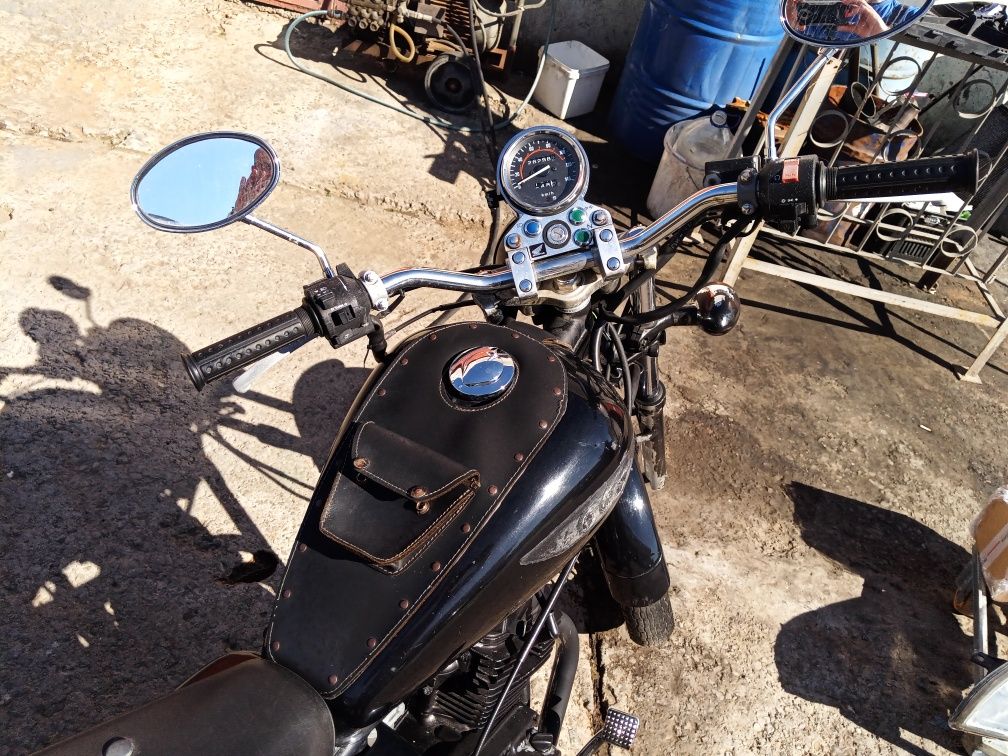 Honda Rebel 125 .