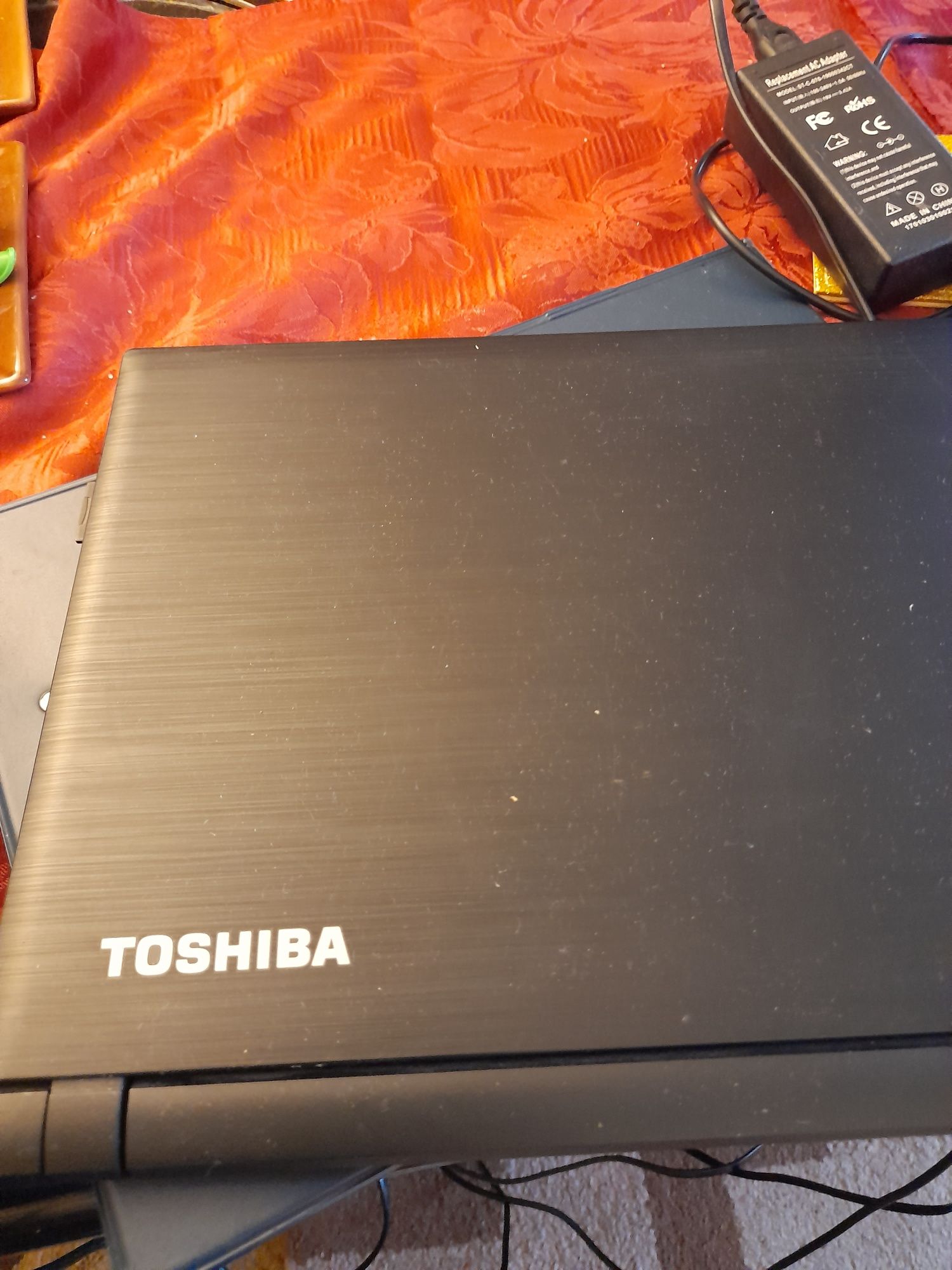 Vând laptop Toshiba.