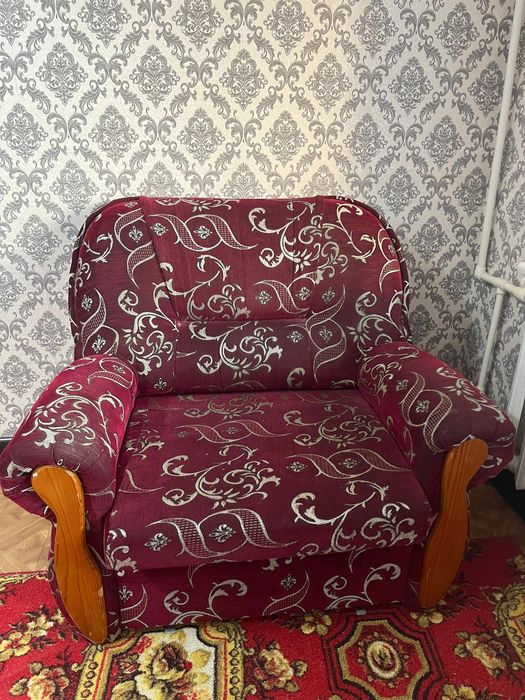 Продам диван с креслой