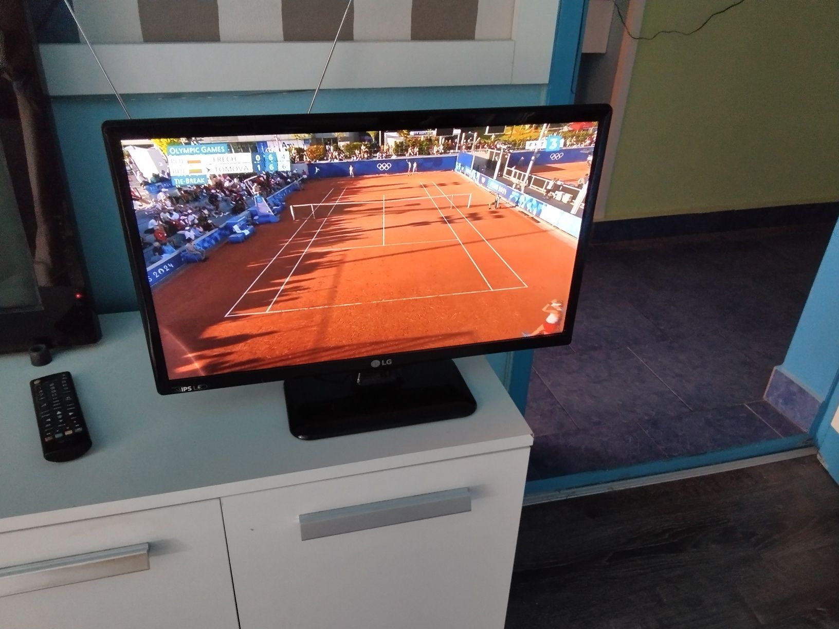Оригинален страхотен малък 22инчов HD телевизор LG-изгодно