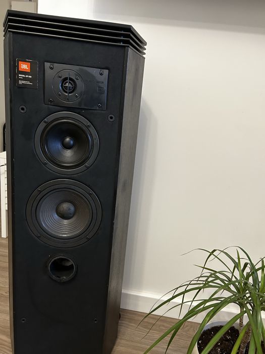 JBL HP 530 – boxe vintage de podea, sunet puternic, mici urme de uzură