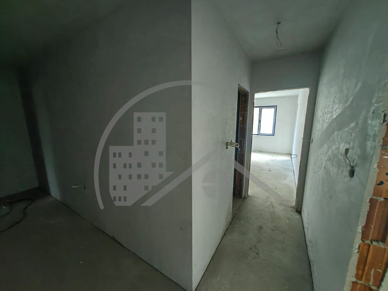 Продава се Двустаен апартамент в Варна, Виница - 85 кв.м за 900 €/кв.м - Снимка #3