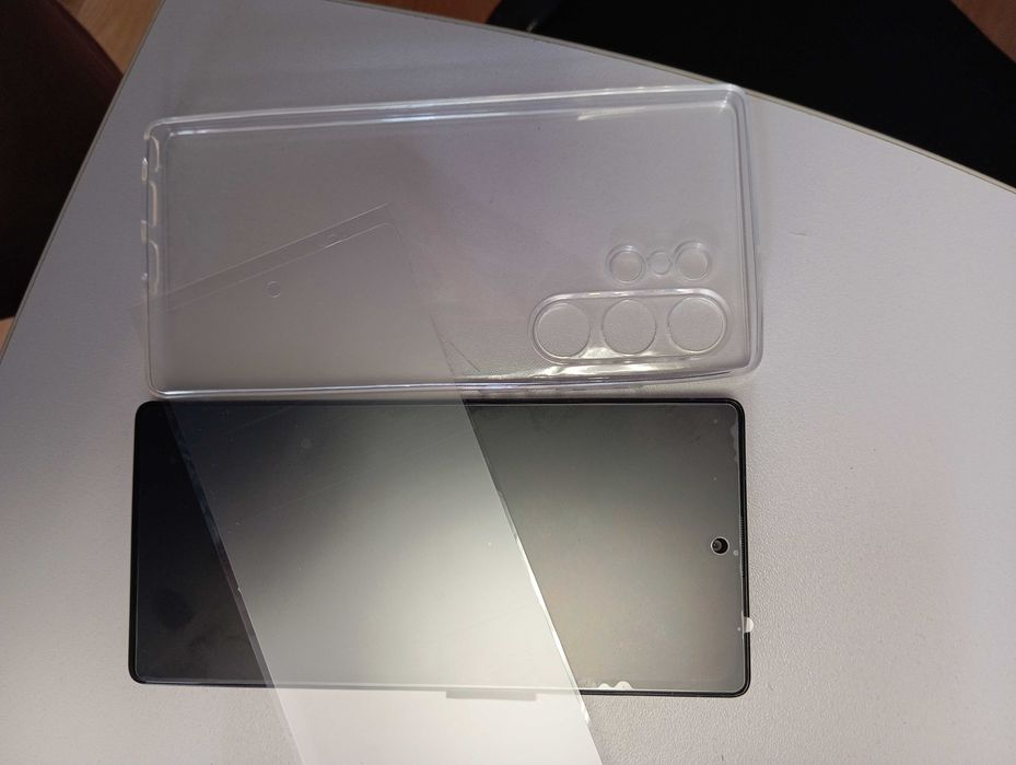 Нов неупотребяван смартфон 12GB RAM/512GB ROM с отлична камера 108MP