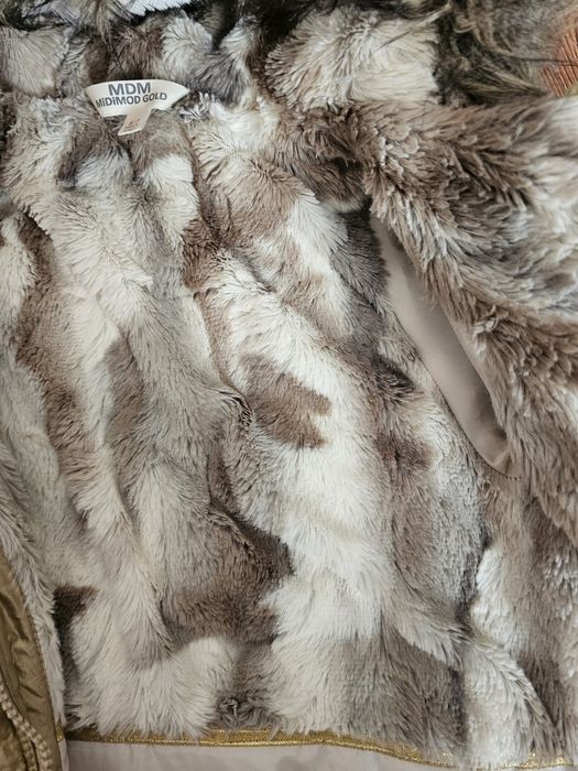 Куртка на девочку в очень хорошем состоянии, Турция. На 6 лет, 200 тыс