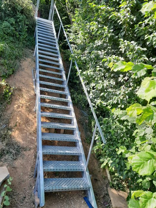 Scara metalica zincata de exterior