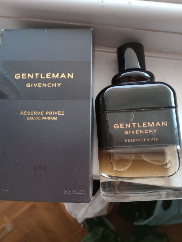 Gentleman Givenchy Rezerve Priveĕ