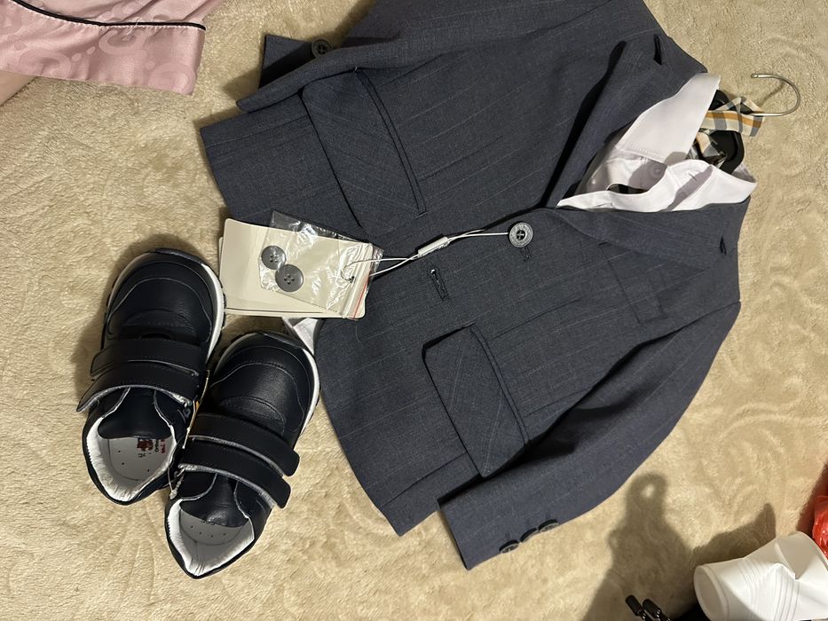 Продаю костюм с обувью