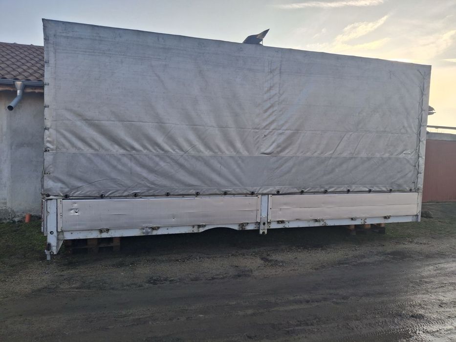 Алуминиева каросерия с горна щора