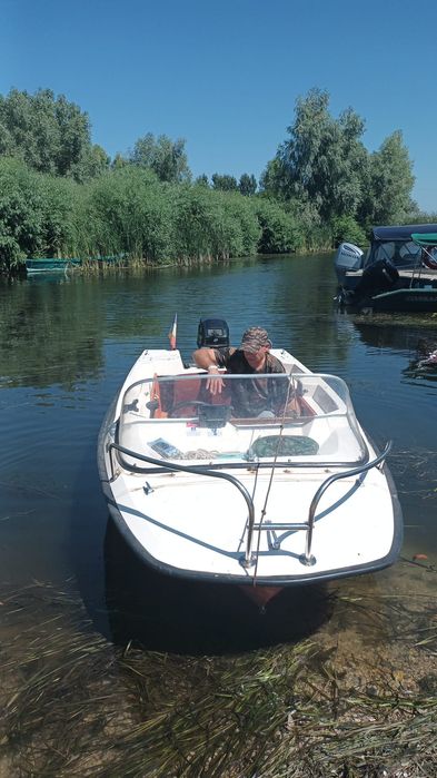 Vând barcă Hellwig//motor Mercury //peridoc 400kg
