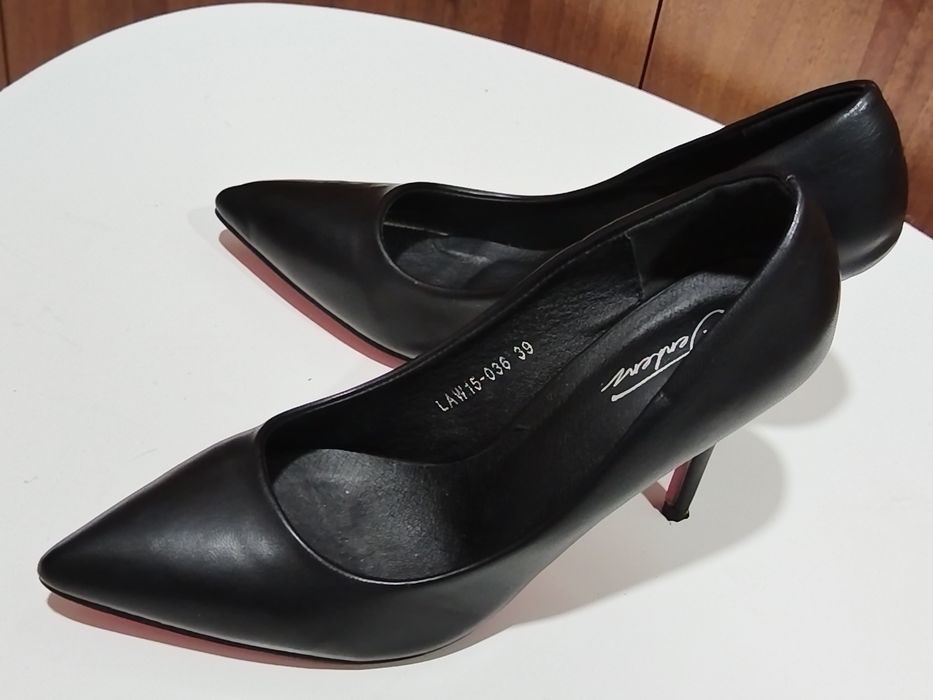 Дамски обувки, нови и носени малко