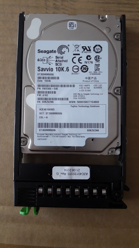Продам жесткие диски для сервера 2.4TB SAS 2,5" 512e