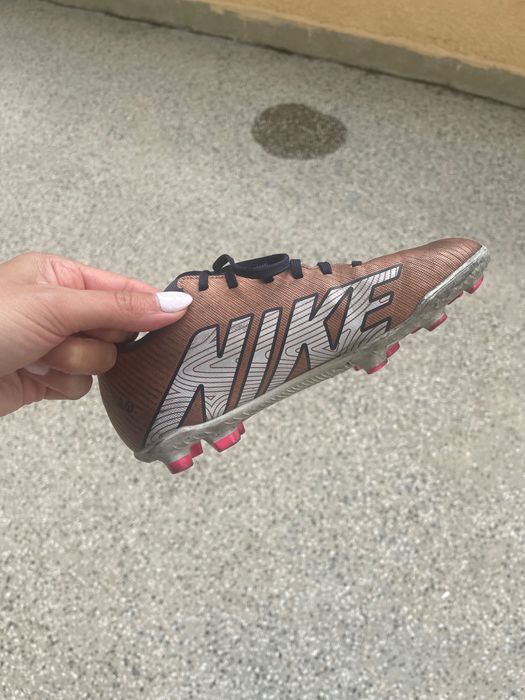 Nike маратонки за футбол