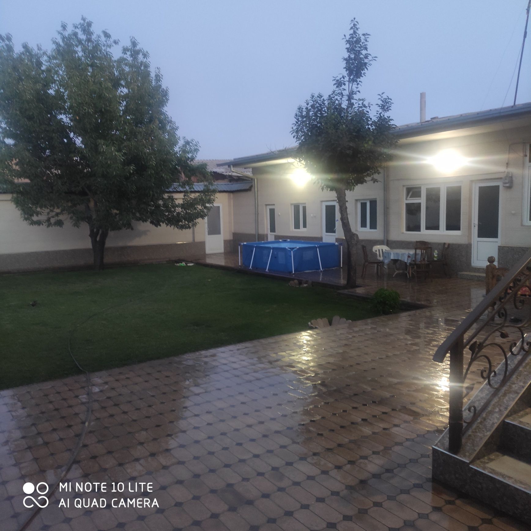 Qum Ariq maxallada xovli sotiladi.