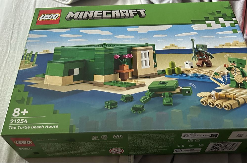 Продавам Lego Minecraft