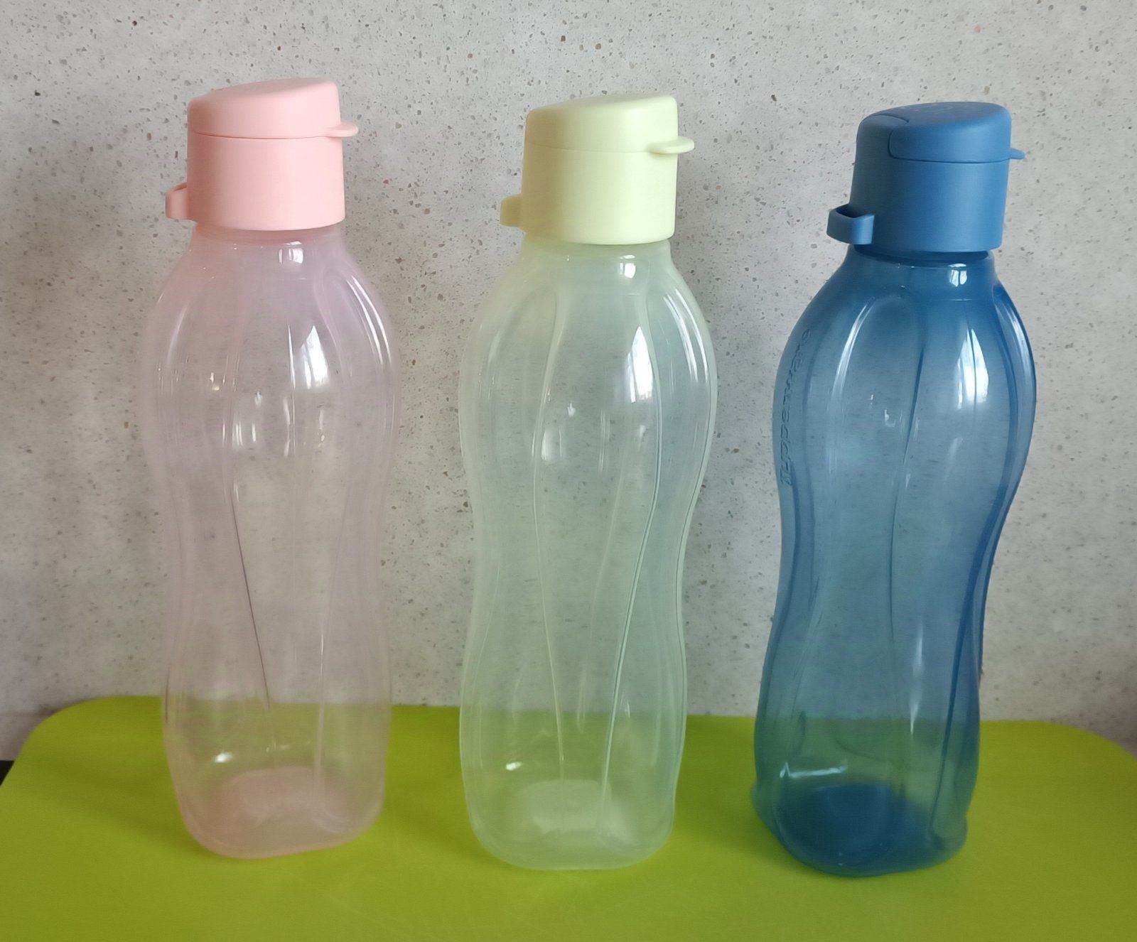 Налични бутилки Tupperware