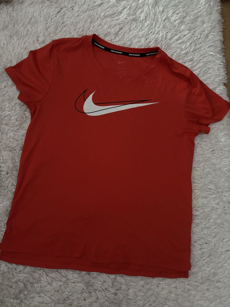 NIKE Спортни блузки