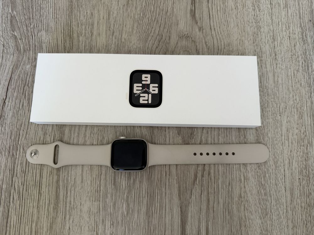 Apple watch  SE starlight 40mm