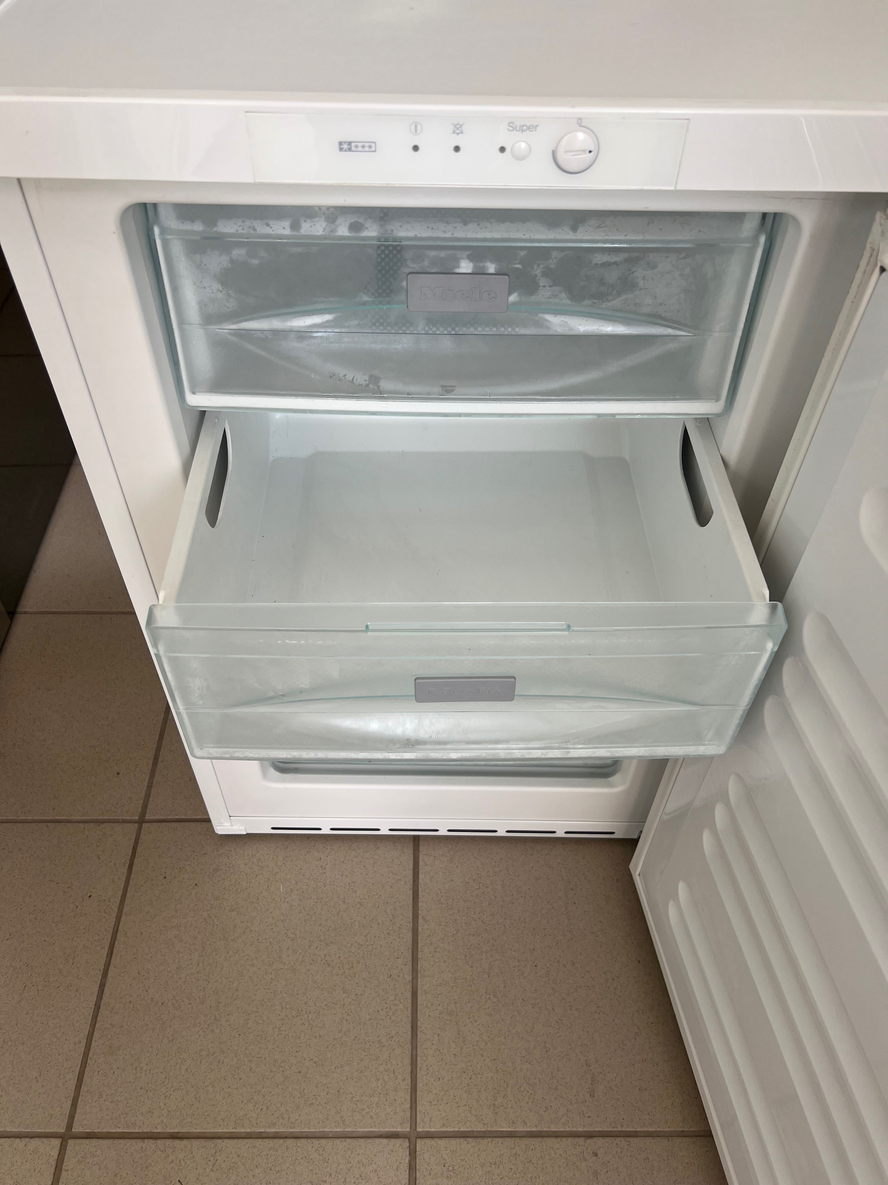 Фризер Miele -104 л,85/55/61 см,4бр. Чекмеджета
