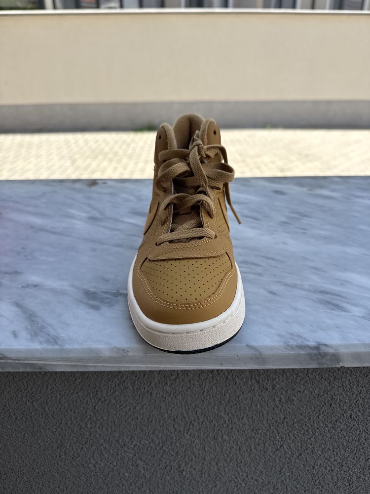 Обувки Nike Court