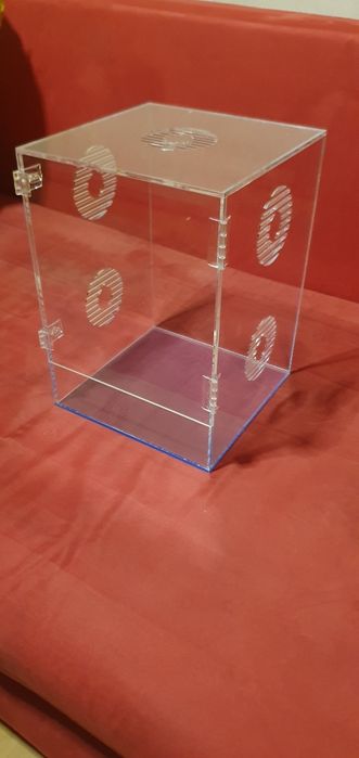 Terariu din plexiglas