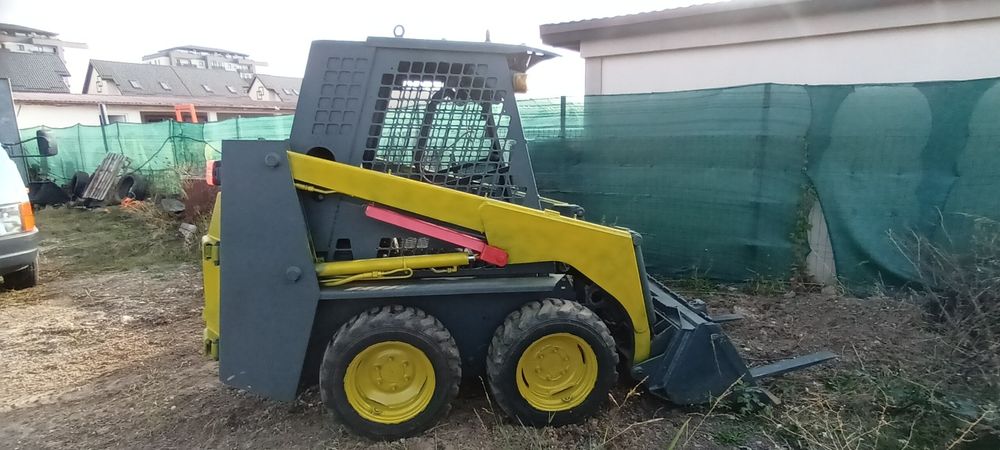 Miniincarcator bobcat fai komatsu 2100 ore cu Furci