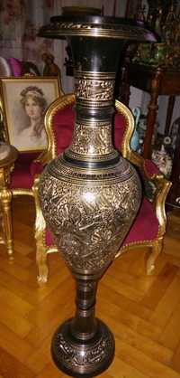 Eleganta vaza din bronz masiv de dimensiuni impresionante o piesa cu o