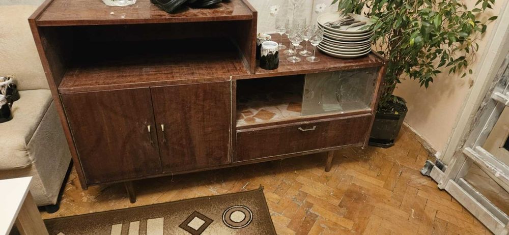 подарявам стар шкаф